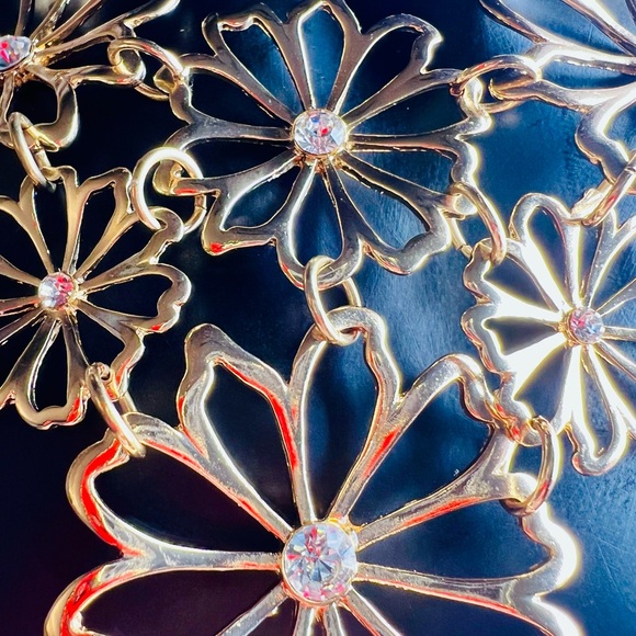 Delicate Flower Inspired Gold Tone & Clear Rhinestones Beaded Chain Necklace - Picture 3 of 5